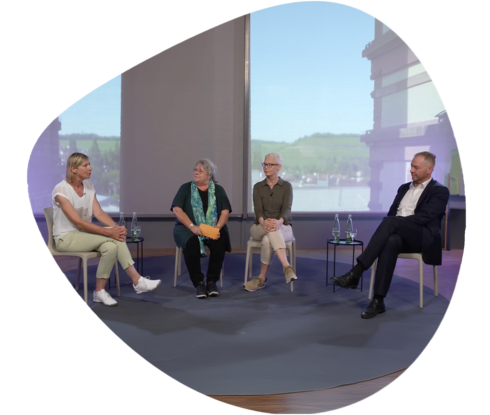 Die Expert:innen und Moderatorinnen des 8. My time Talks von links: Prof. Dr. med. Ute-Susann Albert, Renate Haidinger. Eva Schumacher-Wulf, Prof. Dr. med. Achim Wöckel  