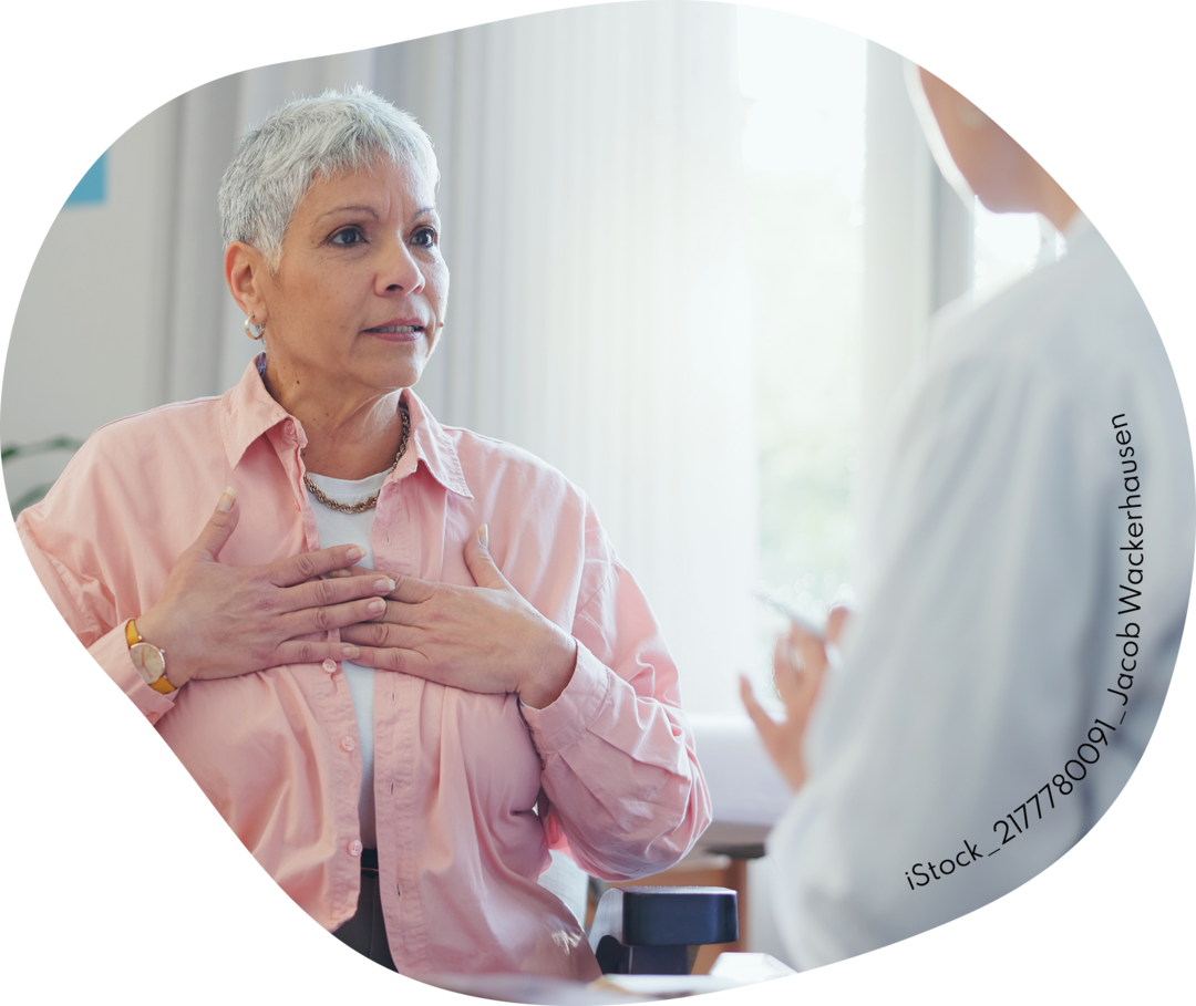 Frau im Gespräch mit Ärztin 